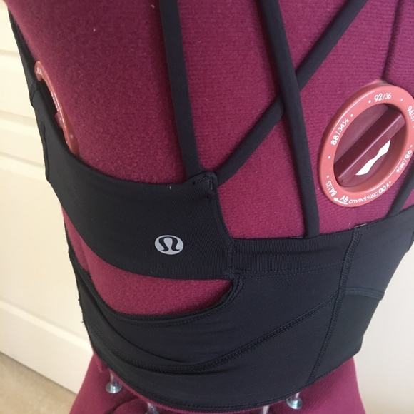 EUC Lululemon Strappy workout top - sz 4 - Picture 4 of 5